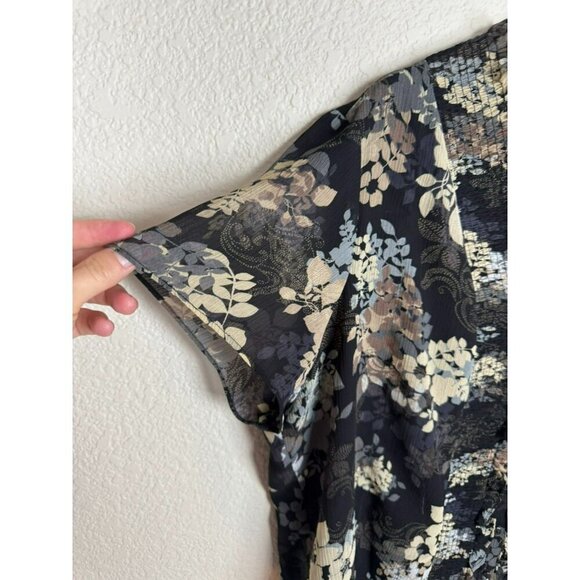 Women's Short Sleeve Black Floral Blouse Size 20W Sheer Sleeves Feminine Office - Picture 2 of 11